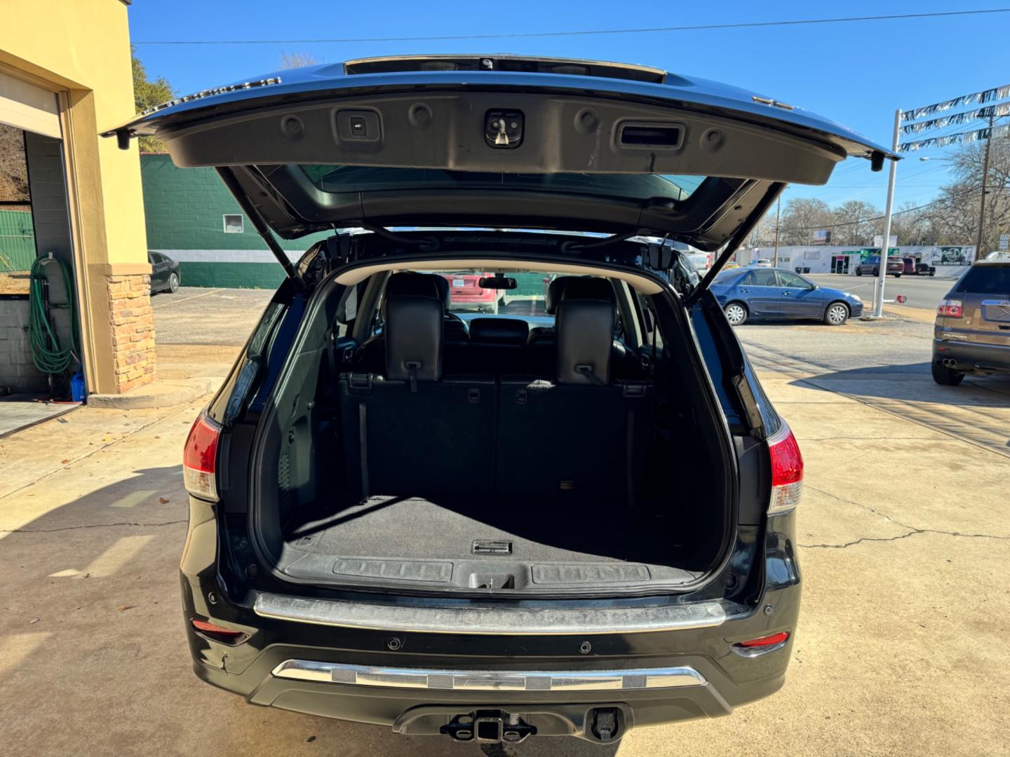 2014 BLACK Nissan Pathfinder S 2WD (5N1AR2MN8EC) with an 3.5L V6 DOHC 24V engine, Continuously Variable Transmission transmission, located at 307 West Marshall Avenue, Longview, TX, 75601, (903) 753-3091, 32.500828, -94.742577 - Photo#4